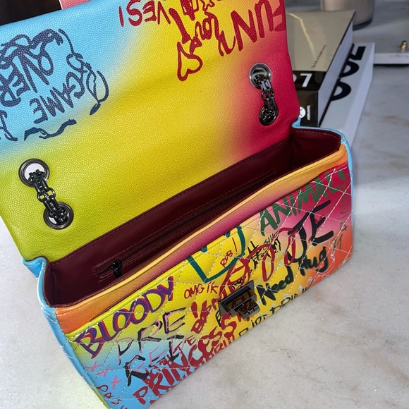 New "Flaunt It" - Multicolored Graffiti Handbag - Picture 16 of 17